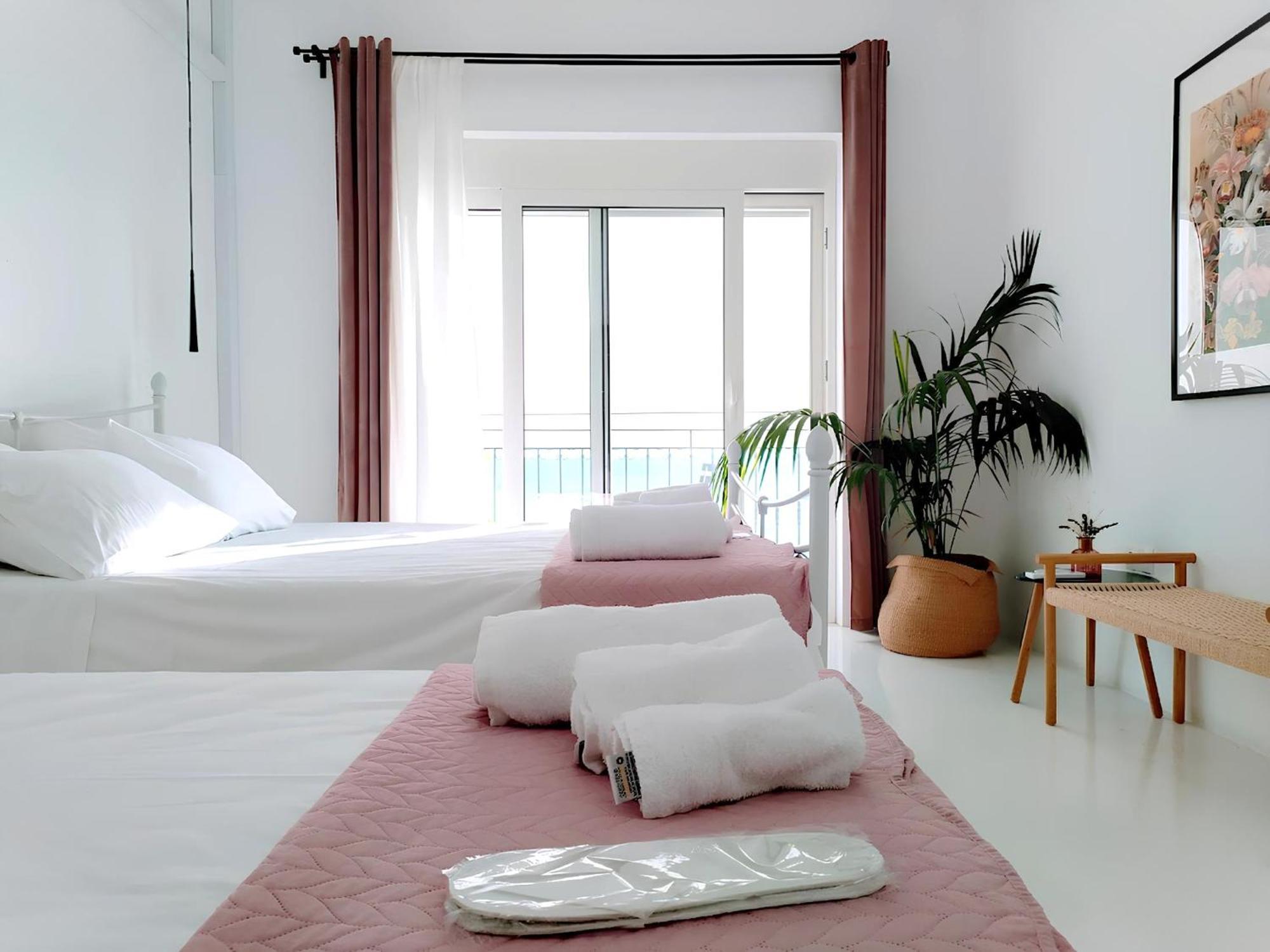 Zen Minimal Luxury Housing Tyros Villa ภายนอก รูปภาพ